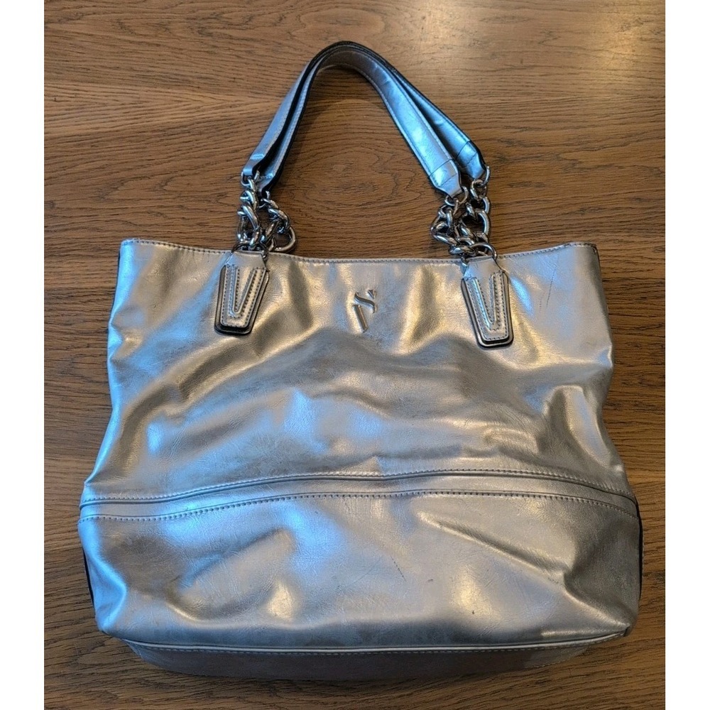 Simply Vera Wang Silver Shoulder Purse 15"Wide 12" Tall 5" Depth 9" Drop‎